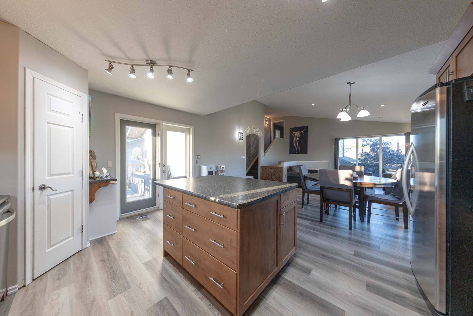 Kitchen & patio doors to the deck