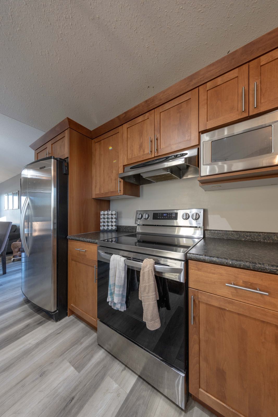 Kitchen range & cabinetry